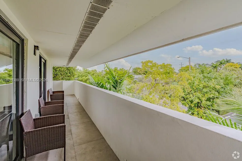 Orduna Court Condo — Photo 3