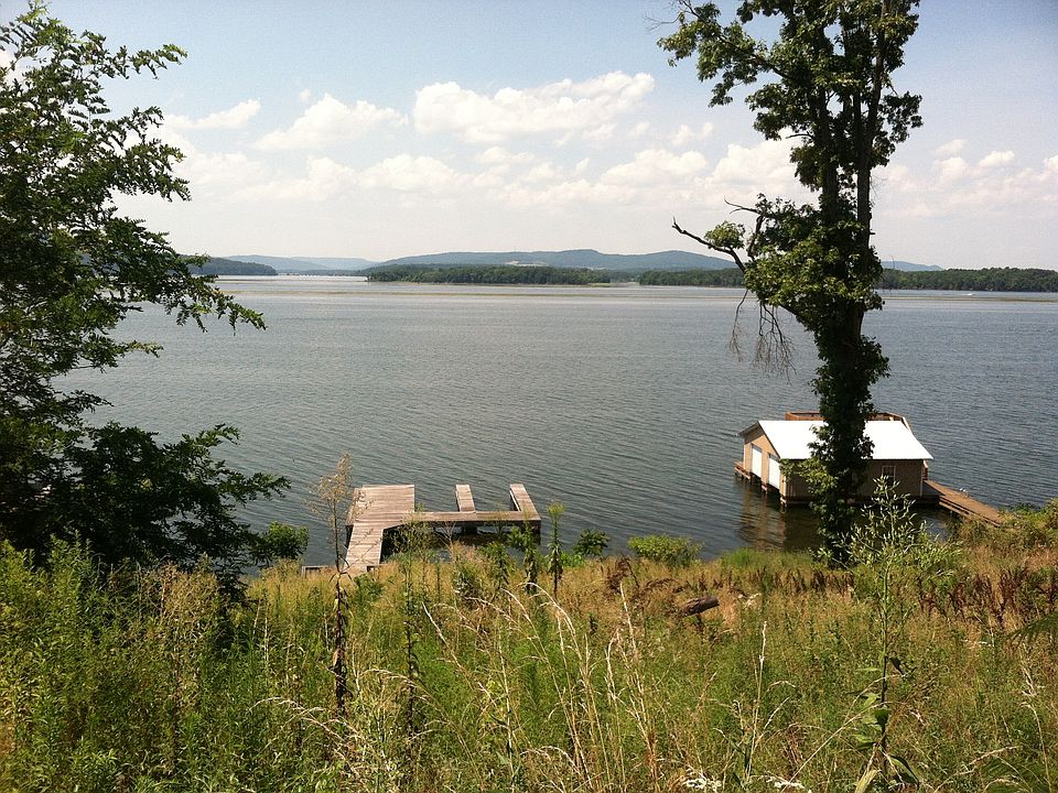 1st image of 1044 Lakeshore Dr