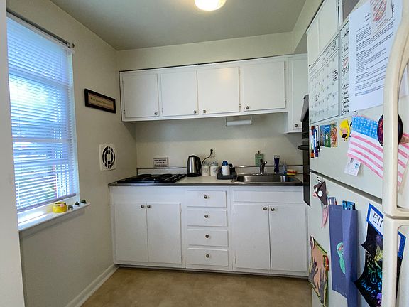 5th image of 16 Midland Rd APT A