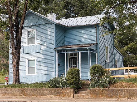 2nd image of 825 W 29th St