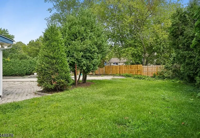 54 Canterbury Dr — Photo 33