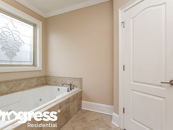 4th image of 395 McKenzie Grace Ln
