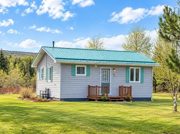 296 Valley Rd, Cumberland, NS B0M 2A0