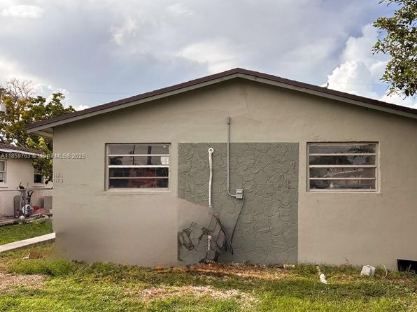 1121 NW 11th St #1121