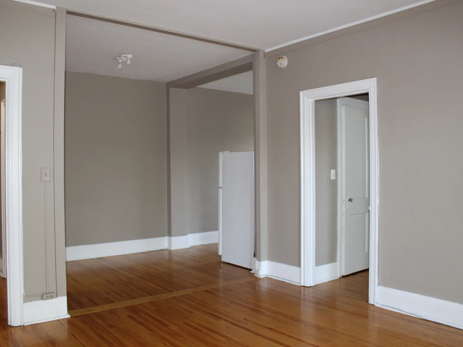 Kewanee Manor — Photo 3