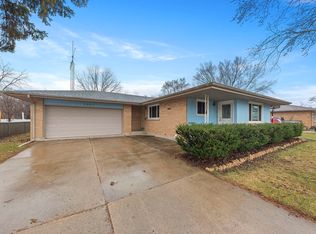 1391 Austin Ave, Aurora, IL 60505