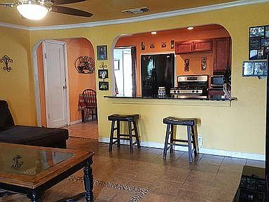 3rd image of 1606 Blonde St #9402356317