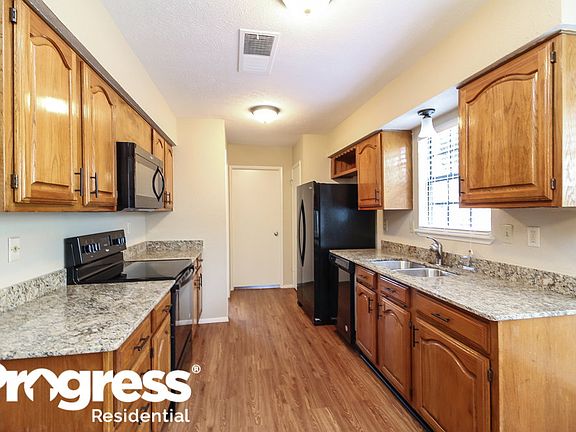 4th image of 438 Everest Dr
