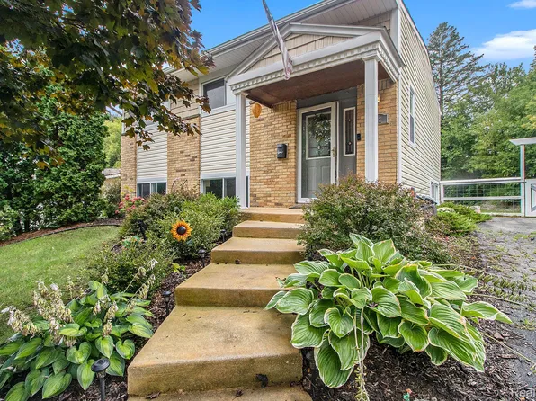 862 Panorama Ct, Milford, MI 48381