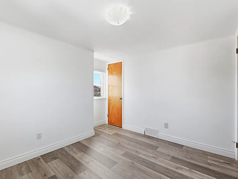 76 Schuyler Ave #2 — Photo 16