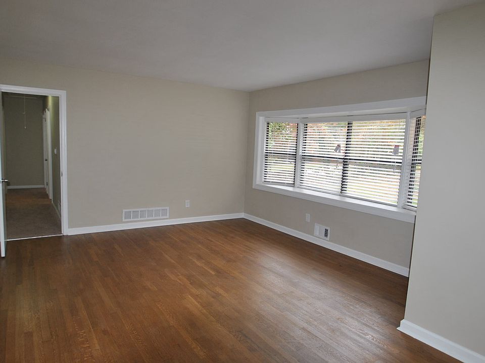2nd image of 3014 Rollingwood Ln