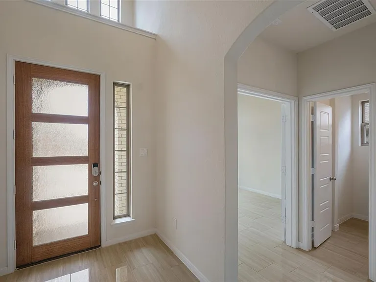 1717 Wind Riv — Photo 2