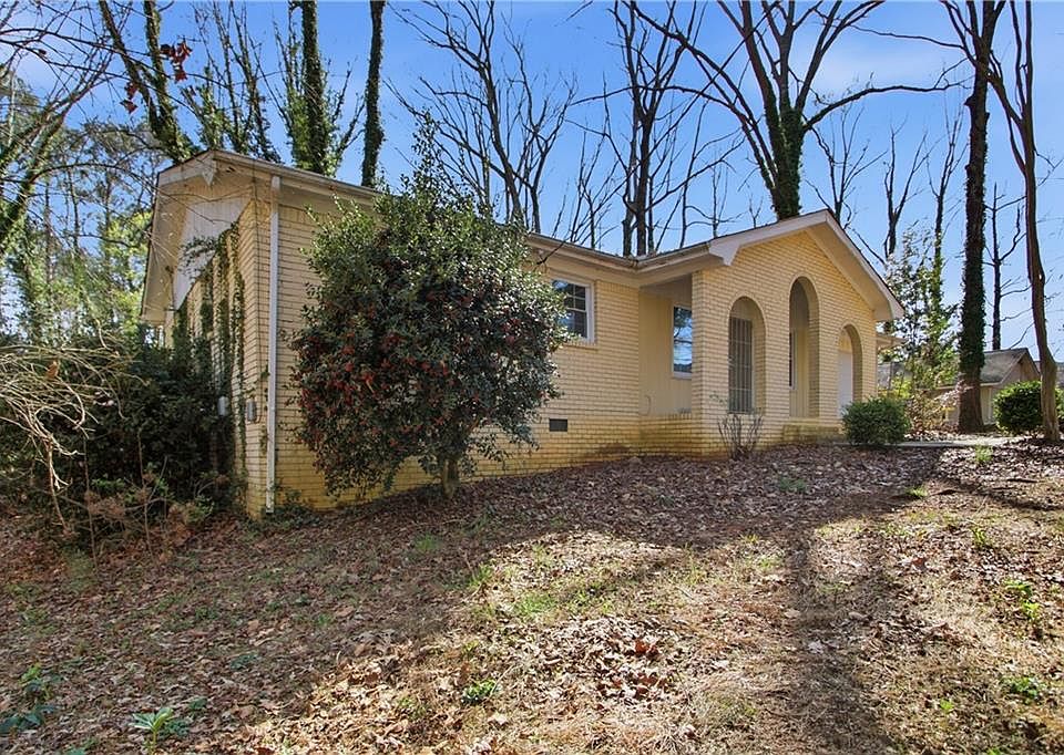 1st image of 595 Sheppard Rd