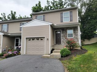 24 Parkview Ter, Ephrata, PA 17522