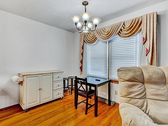 4th image of 2153 Bruce Ave