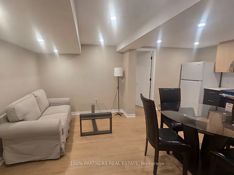 244 Burbank Dr #BASEMENT — Photo 4