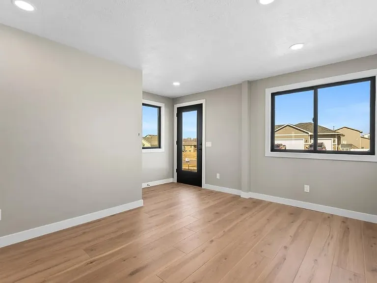 1901 E Wallin Cir — Photo 4