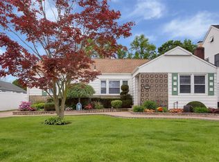 1340 Jerusalem Ave, Merrick, NY 11566