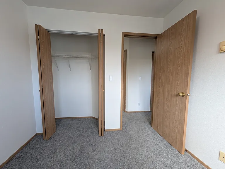Rowan Grove Apts — Photo 32
