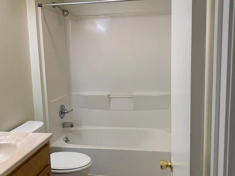 916 Grant Rd — Photo 13