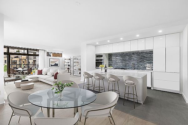 1st image of 22 W 66th St #17