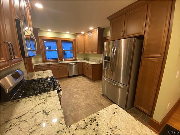 3rd image of 51 South St
