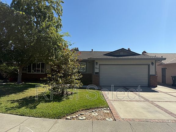 5th image of 1017 Silver Lake Dr