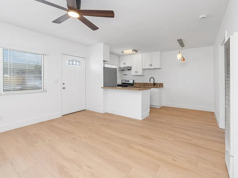 1413 Hemlock Ave — Photo 2
