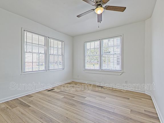 4th image of 825 E 27th St Unit 1