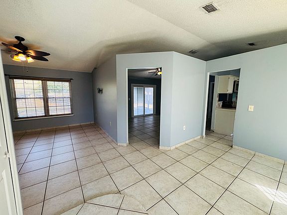 5th image of 240 Canterbury Ct