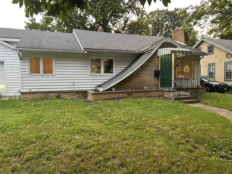 201 S Walnut St — Photo 2