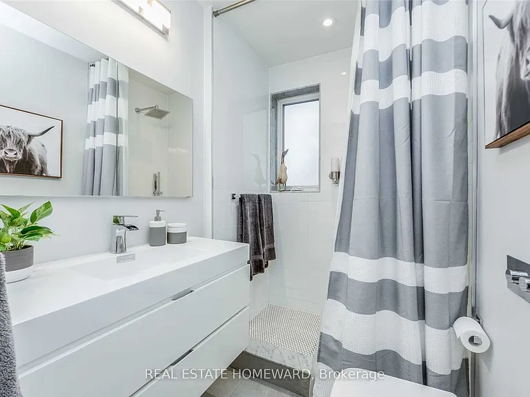 185 Strathmore Blvd #UPPER — Photo 9