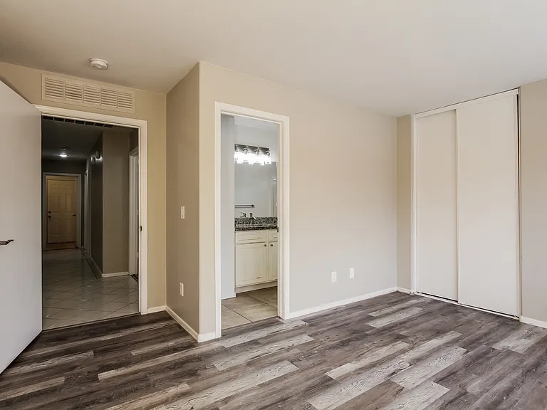 12610 W Myer Ln — Photo 9