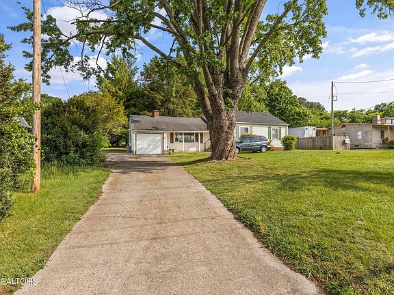 2nd image of 1927 Fair Dr
