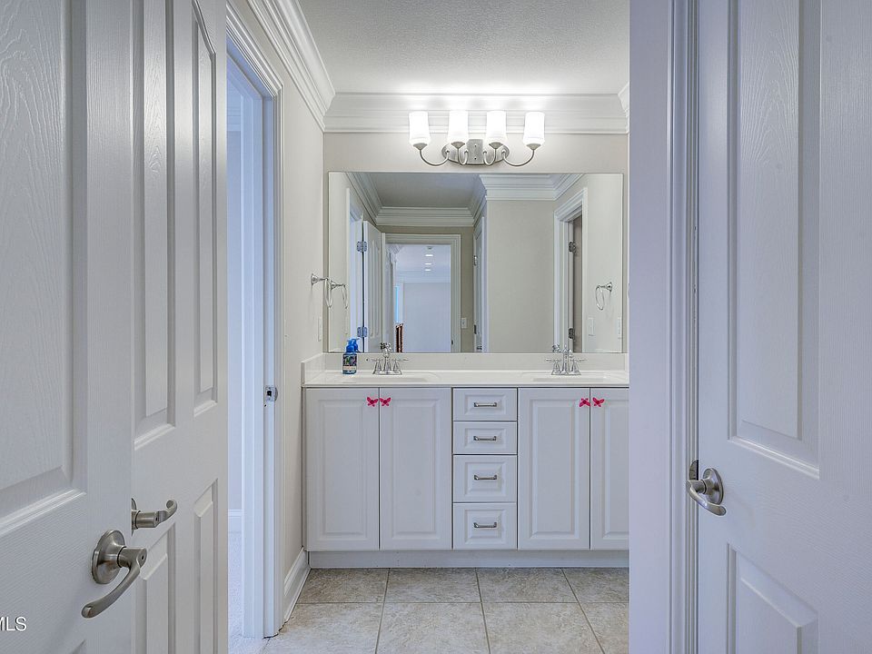 46th image of 405 Heather View Dr