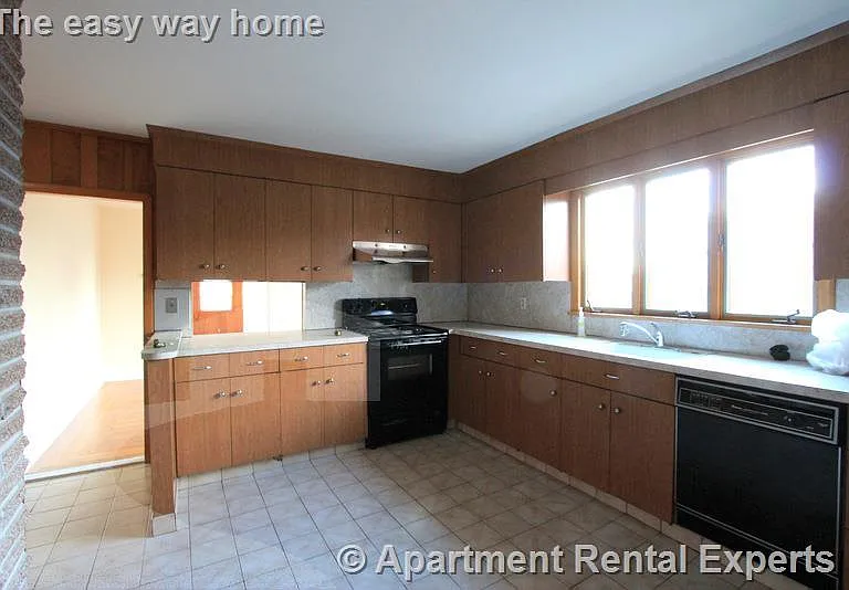544 Main St #2 — Photo 1