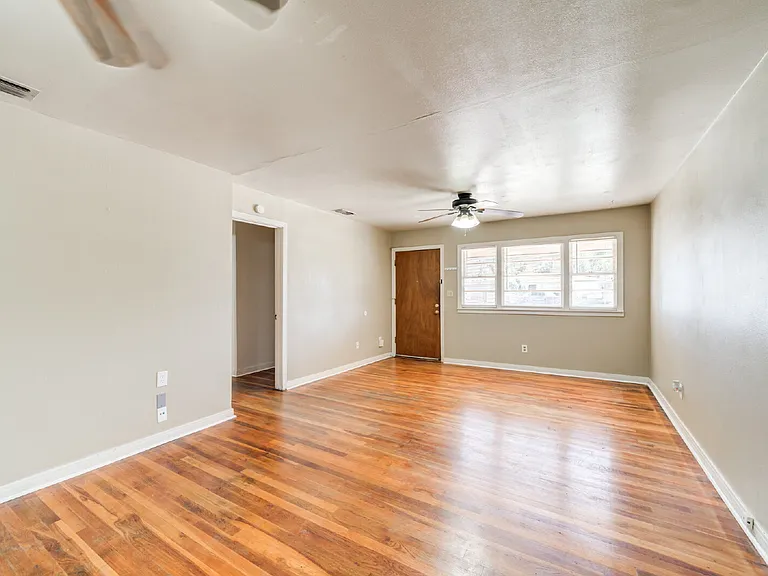 4206 45th St — Photo 3