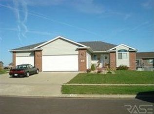 950 N Spencer Ln, Tea, SD 57064