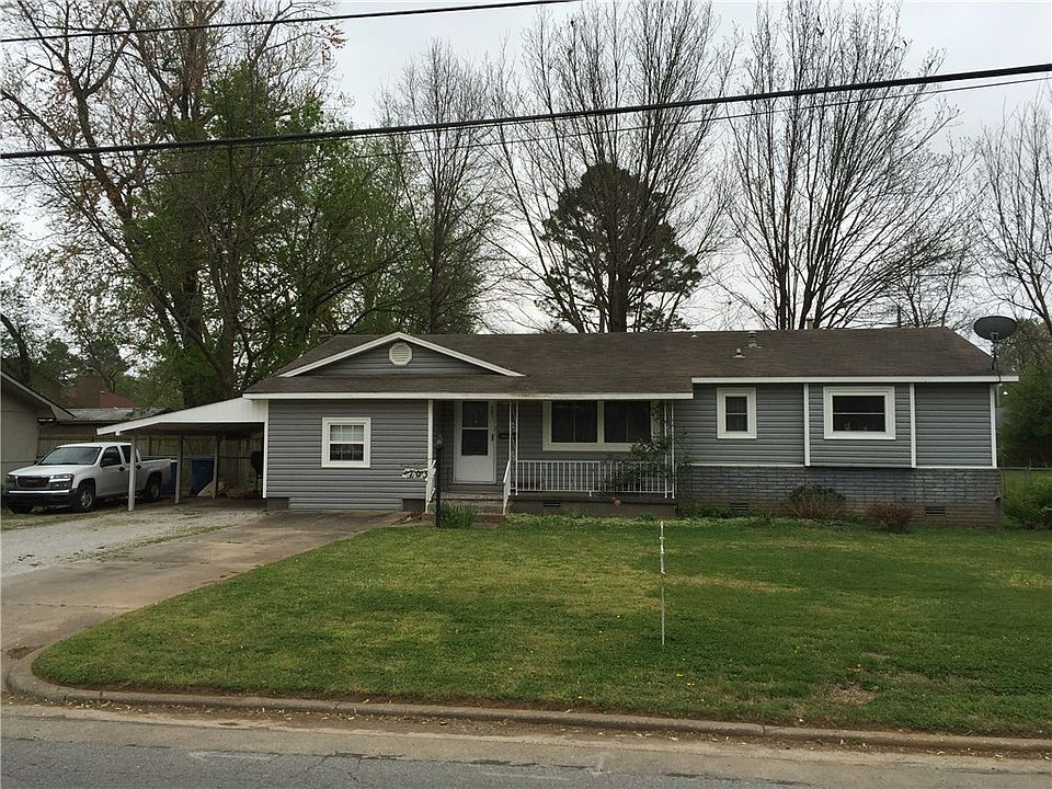 1st image of 703 NW 7th St