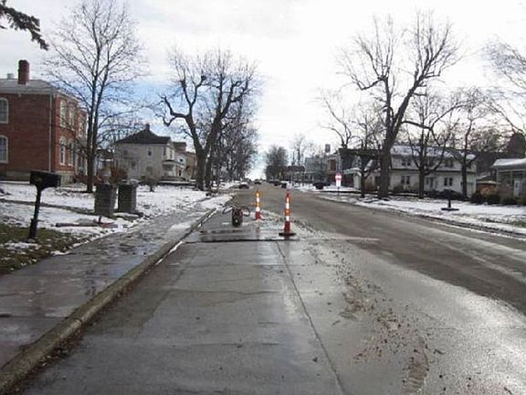 Exterior Neighborhood (street photo)
