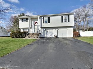 27 Honeysuckle Way, Howell, NJ 07731