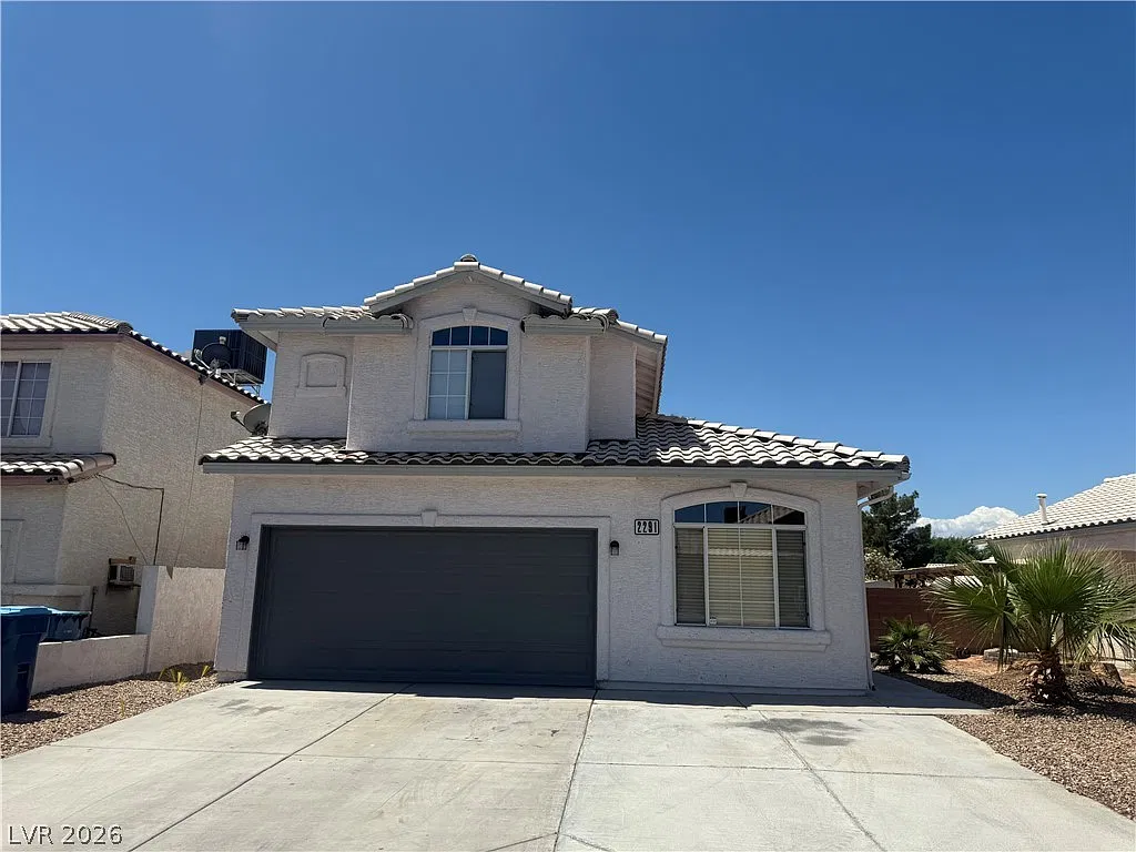 5 bed, 3.0 bath, 1942 sqft, $2,500 — Photo 2