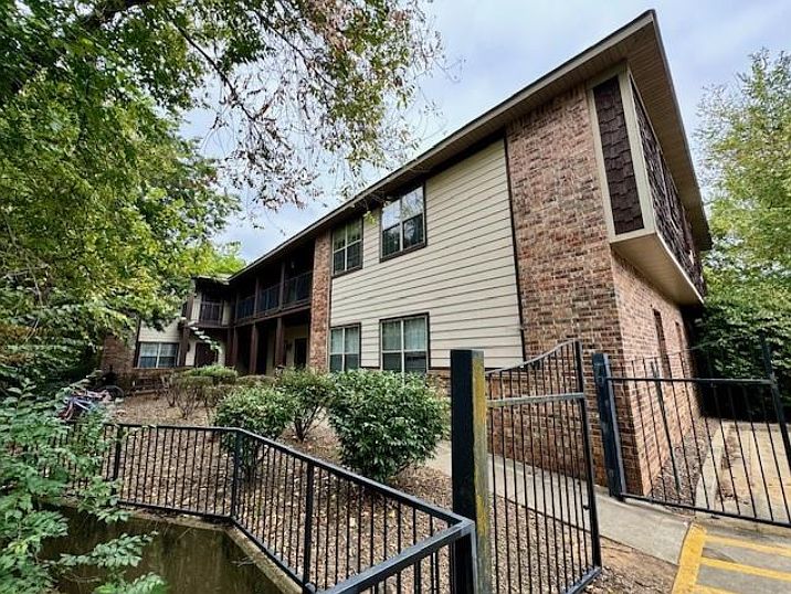 1st image of 1355 N Oakland Ave #6