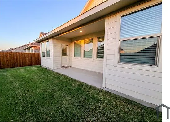 4 bed, 2348 sqft, $2,500 — Photo 3
