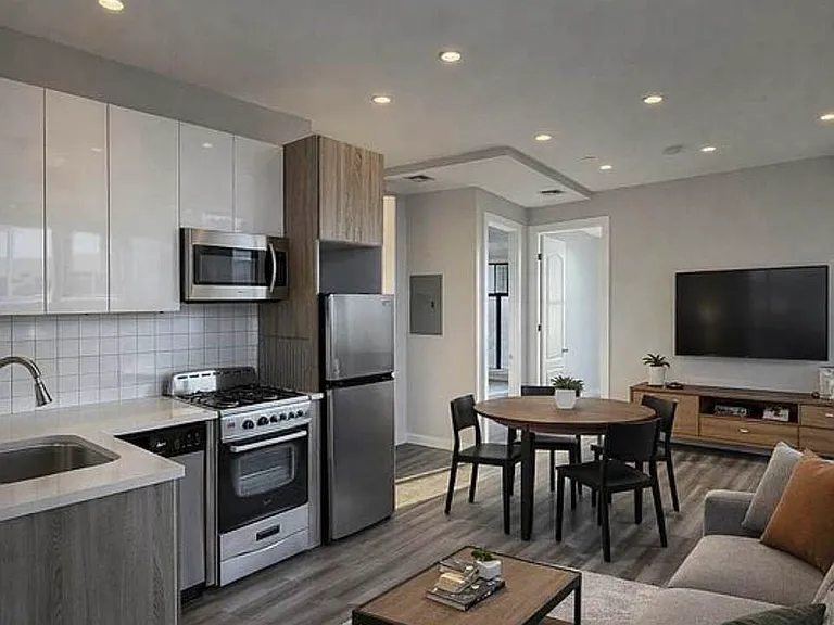 313 52nd St #5L — Photo 1
