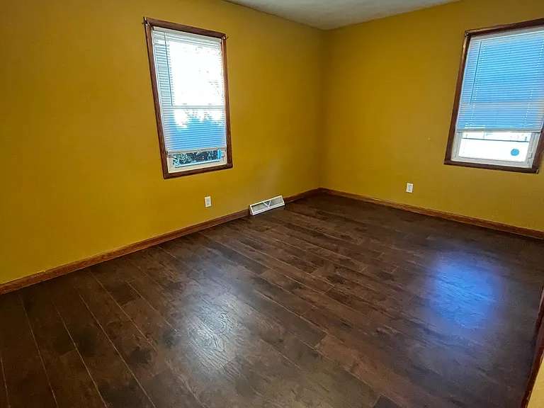 732 N Middle St — Photo 10