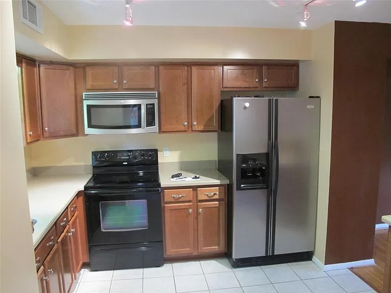 6525 Orono Ct — Photo 2