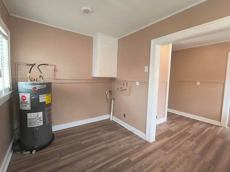 2425 Waco St — Photo 10