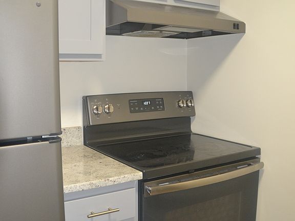 4th image of 12 Saint James Pl #17