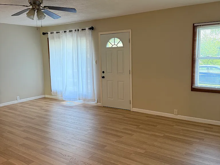 34 Beacon Ave — Photo 8